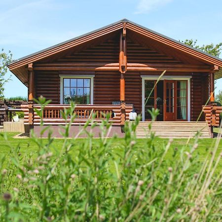 Tomatin - Luxury Two Bedroom Log Cabin With Hot Tub Berwick-upon-Tweed Exterior foto