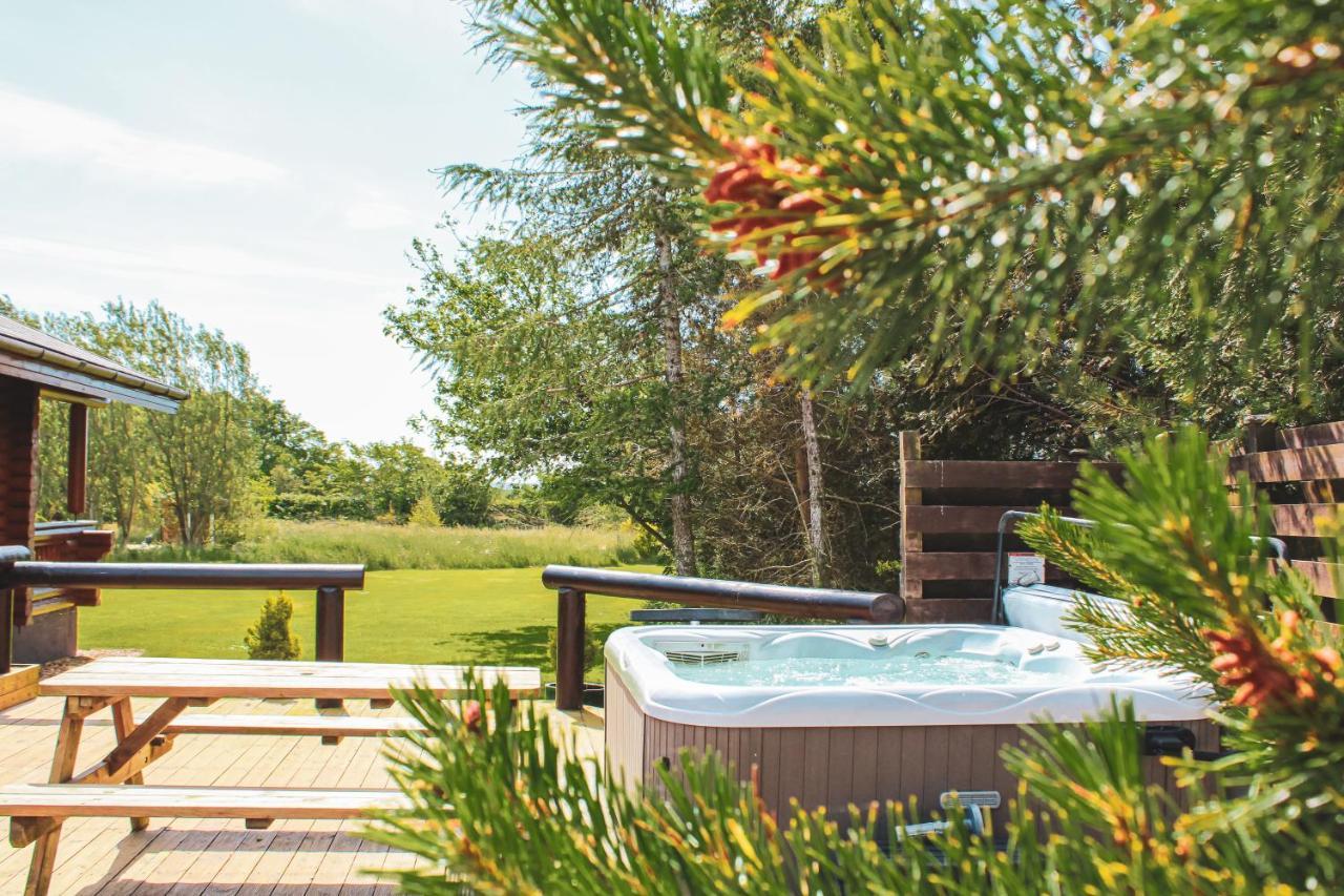 Tomatin - Luxury Two Bedroom Log Cabin With Hot Tub Berwick-upon-Tweed Exterior foto